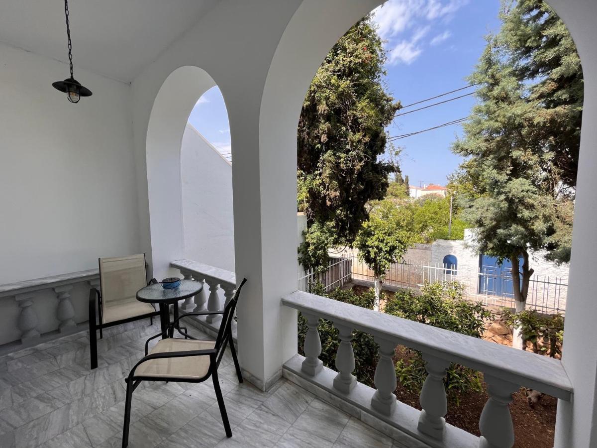 The Elegant Summer House Spetses Town Exterior photo